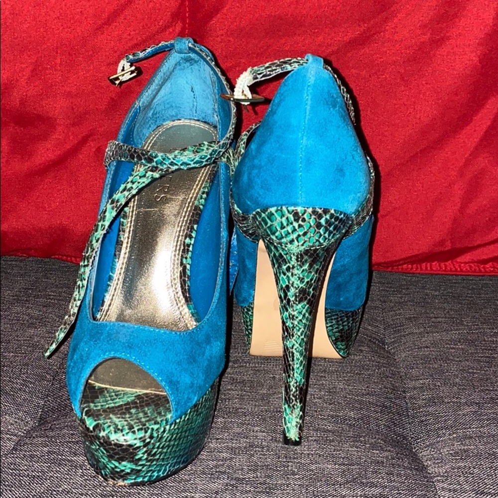 Size 7 peep toe
